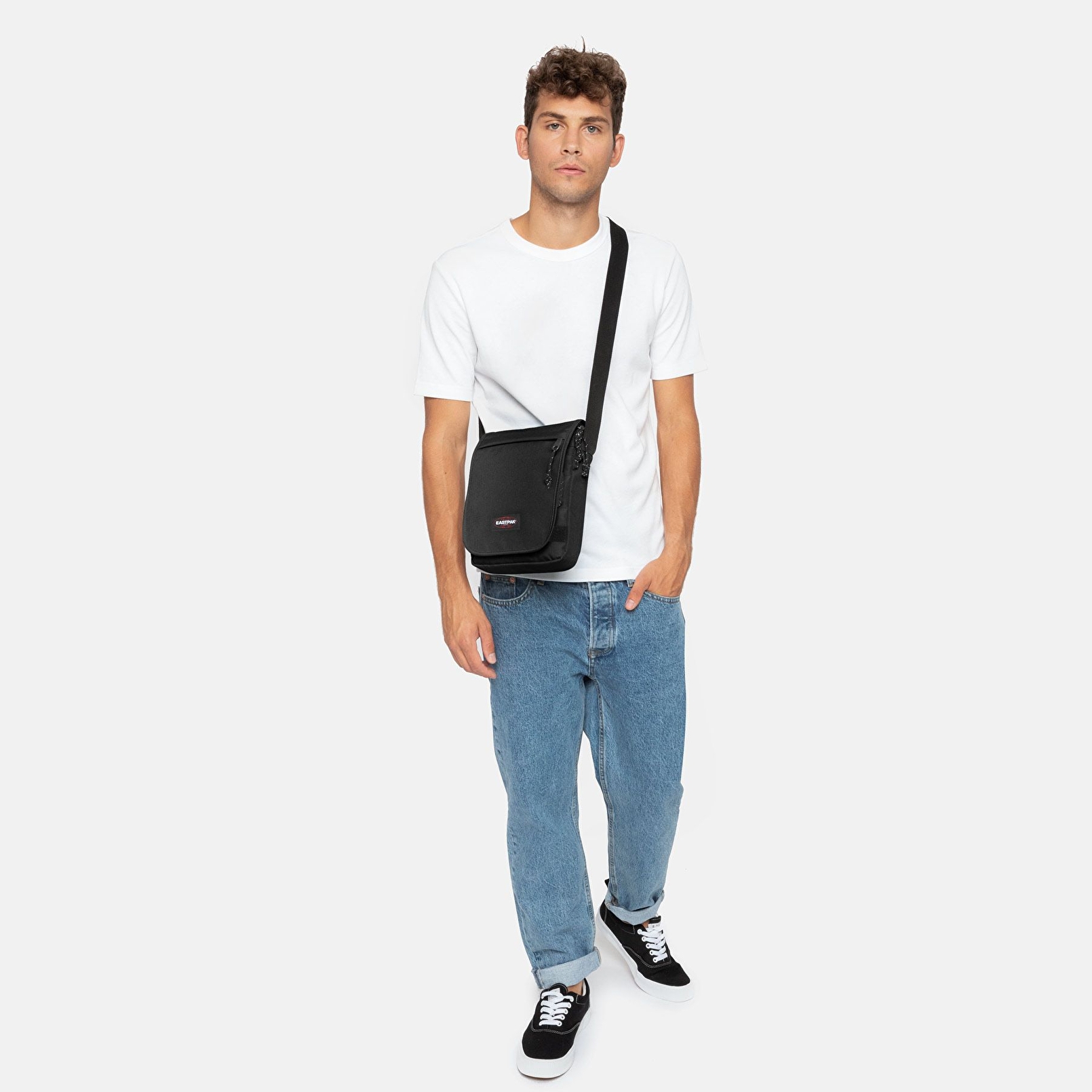 Eastpak FLEX BLACK OMUZ ÇANTASI