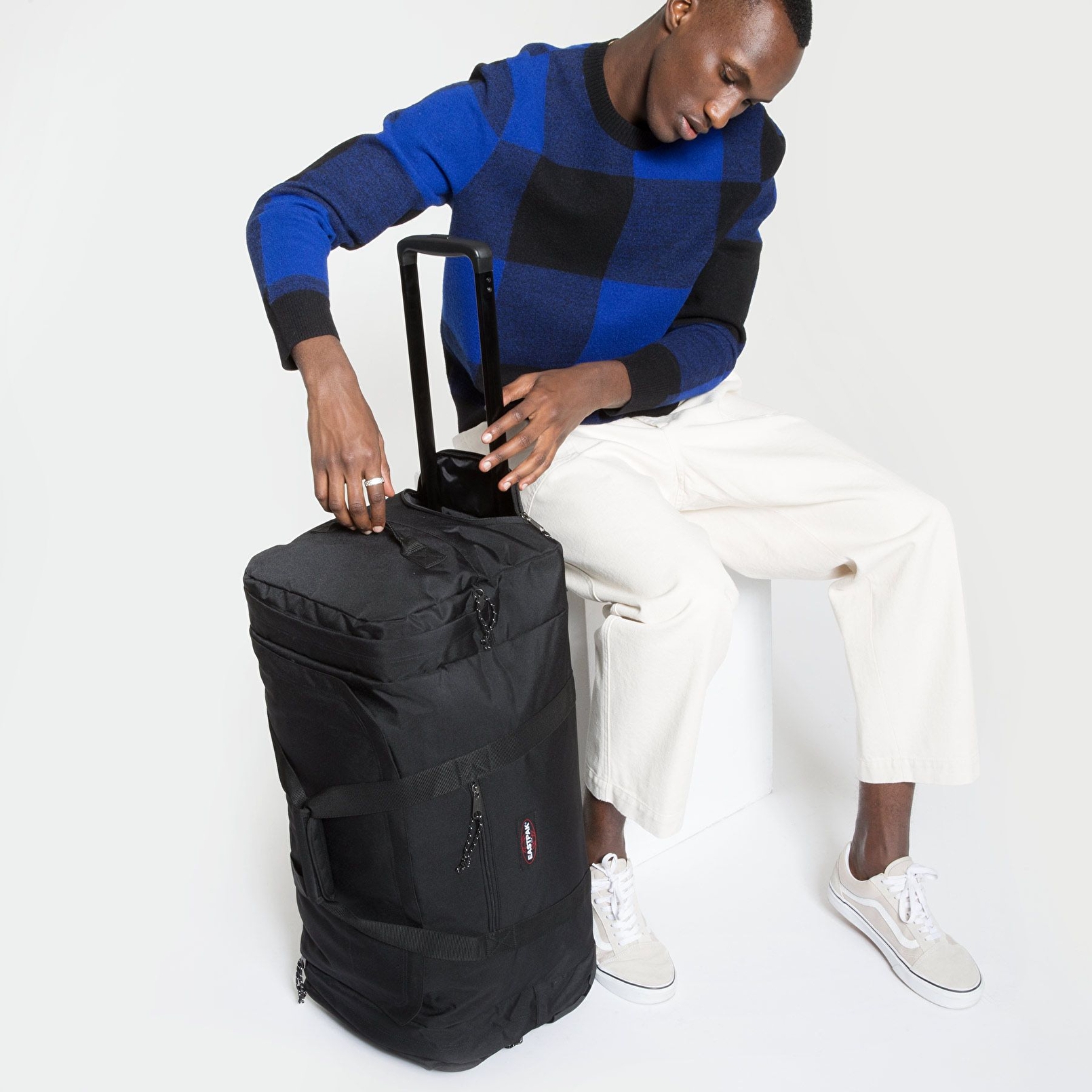 Eastpak LEATHERFACE M + BLACK TEKERLEKLİ VALİZ
