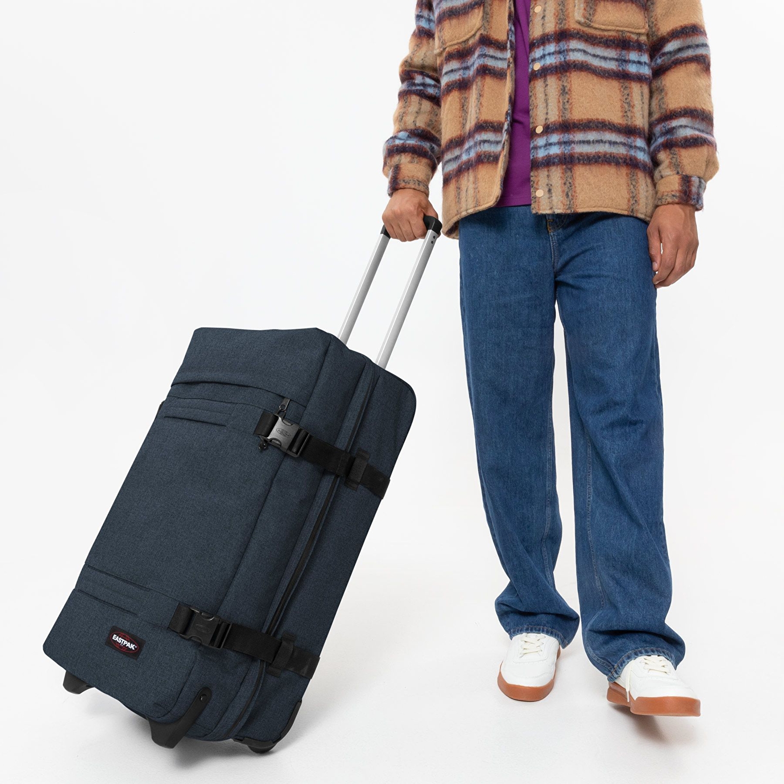 Eastpak TRANSIT'R M TRIPLE DENIM TEKERLEKLİ VALİZ