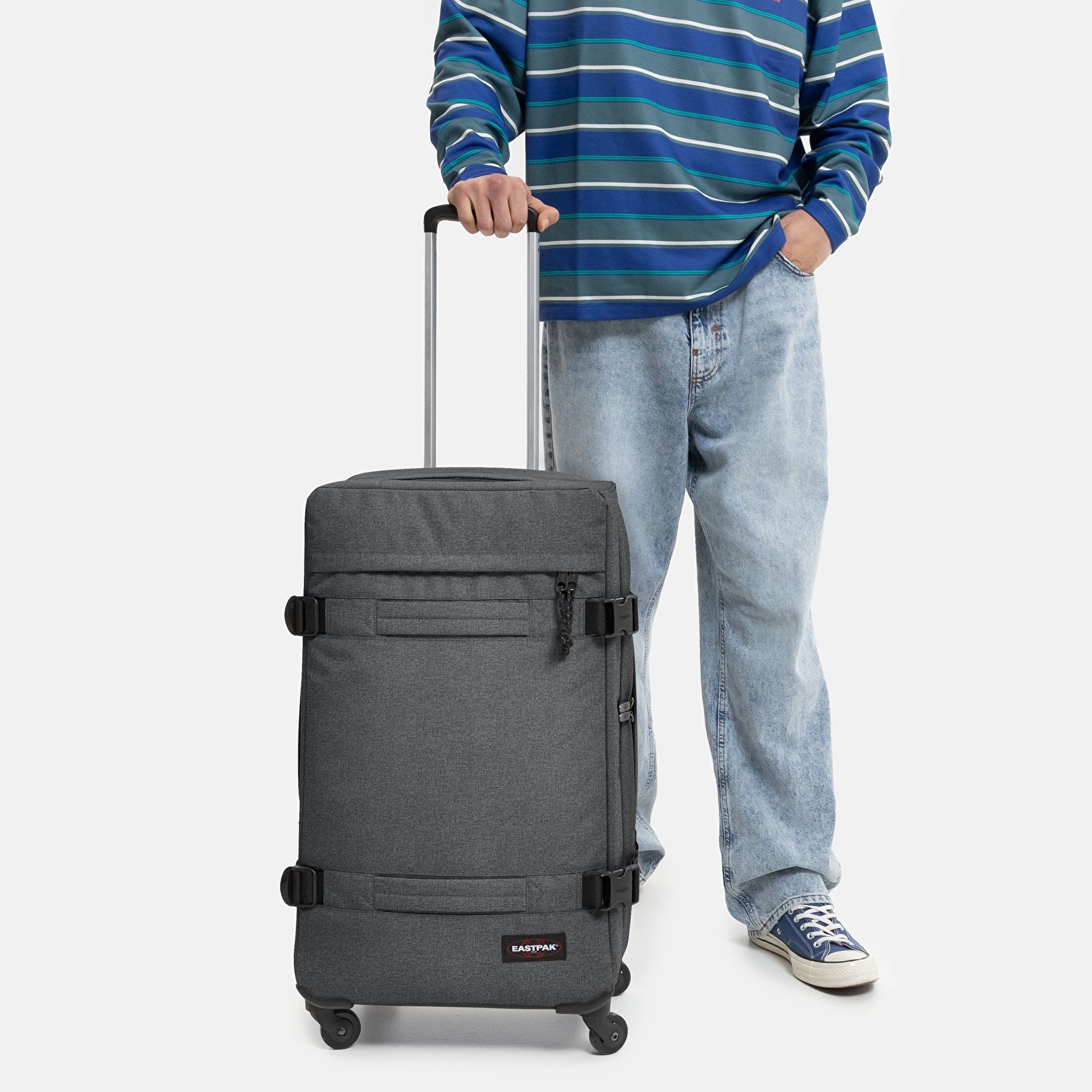 Eastpak TRANSIT'R 4 M BLACK DENIM TEKERLEKLİ BAVUL