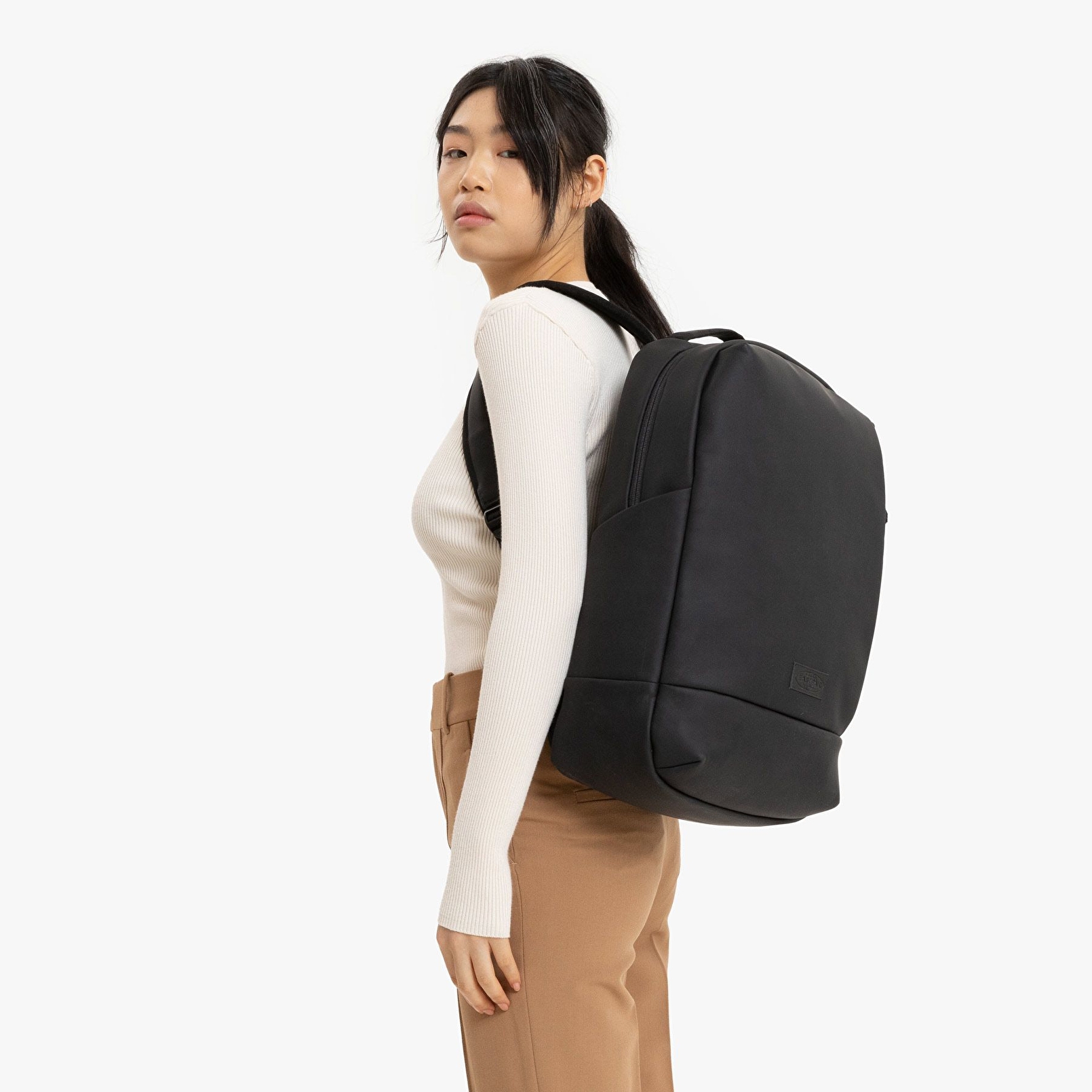 Eastpak TECUM F CNNCT F MATBLAC SIRT ÇANTASI