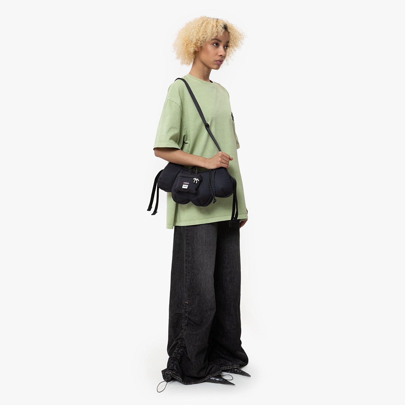 Eastpak AVAVAV X EASTPAK AV MINI BAG AVAVAV BLACK MİNİ ÇANTA