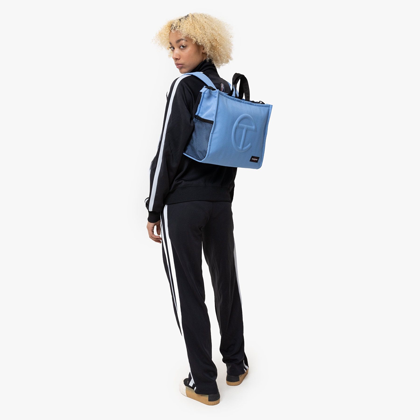 Eastpak TELFAR X EASTPAK TELFAR SHOPPER M TELFAR CERULEAN OMUZ ÇANTASI