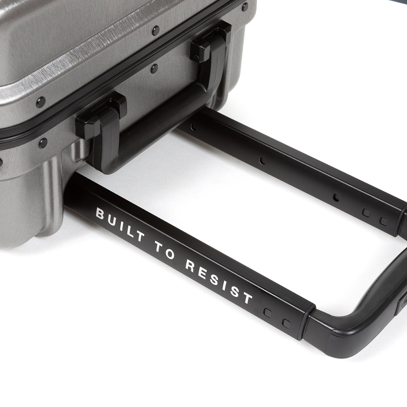 Eastpak RESIST'R CASE S BRUSHED METAL TEKERLEKLİ VALİZ