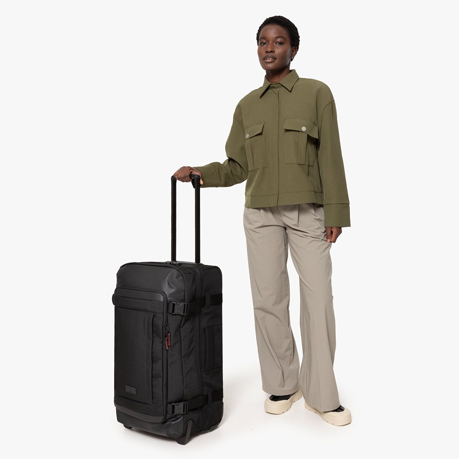 Eastpak TRANVERZ CNNCT M CNNCT RIP BLACK TEKERLEKLİ VALİZ