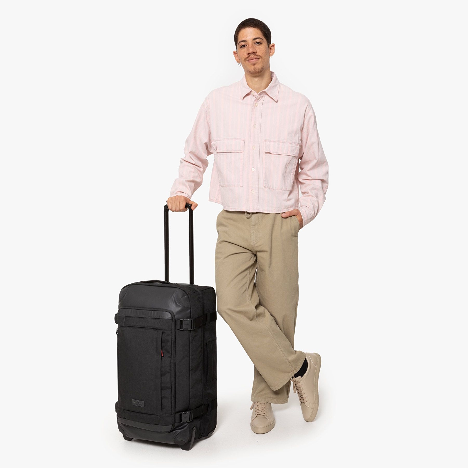 Eastpak TRANVERZ CNNCT M CNNCT RIP BLACK TEKERLEKLİ VALİZ