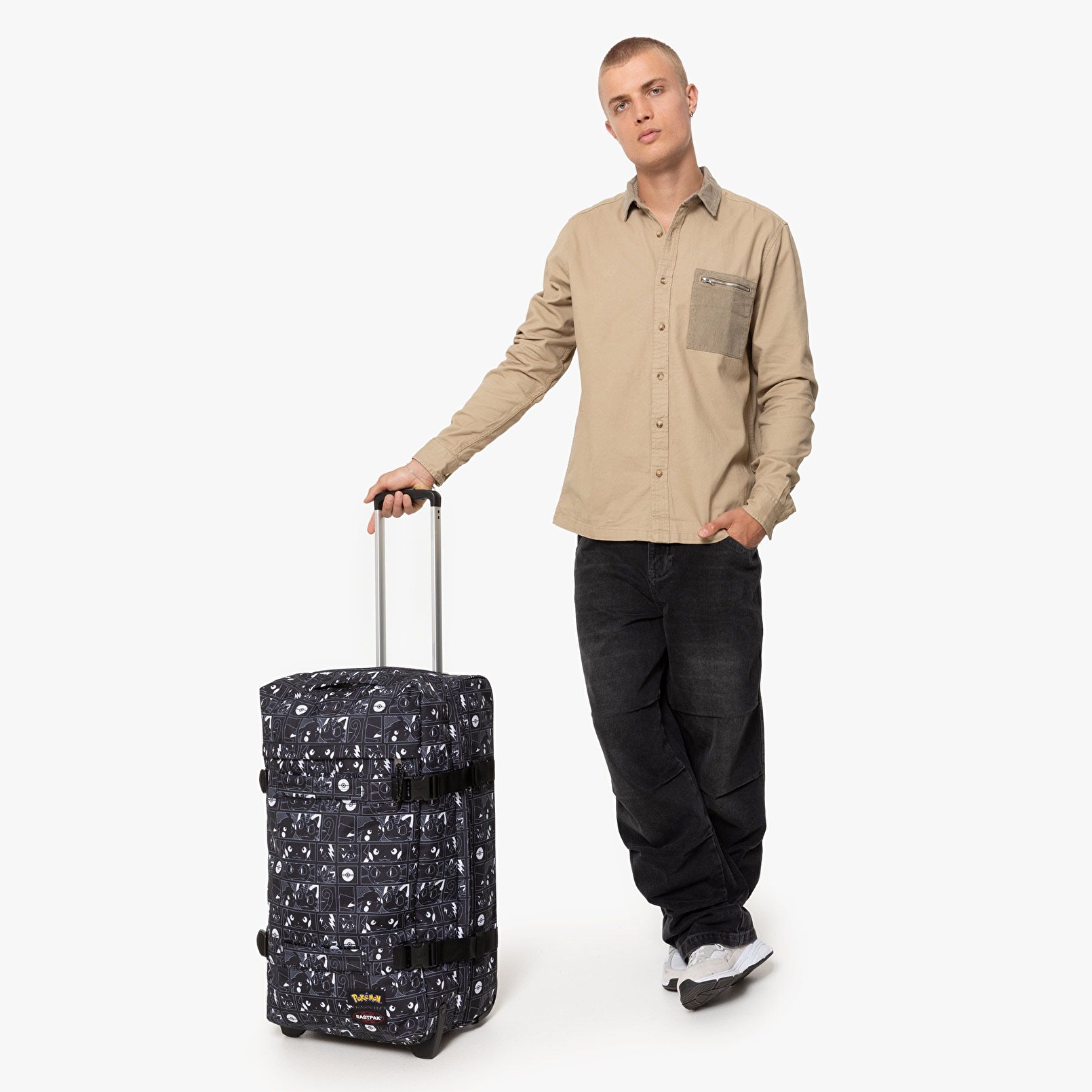 Eastpak POKEMON X EASTPAK TRANSIT'R M POKÉMON BLACK TEKERLEKLİ VALİZ