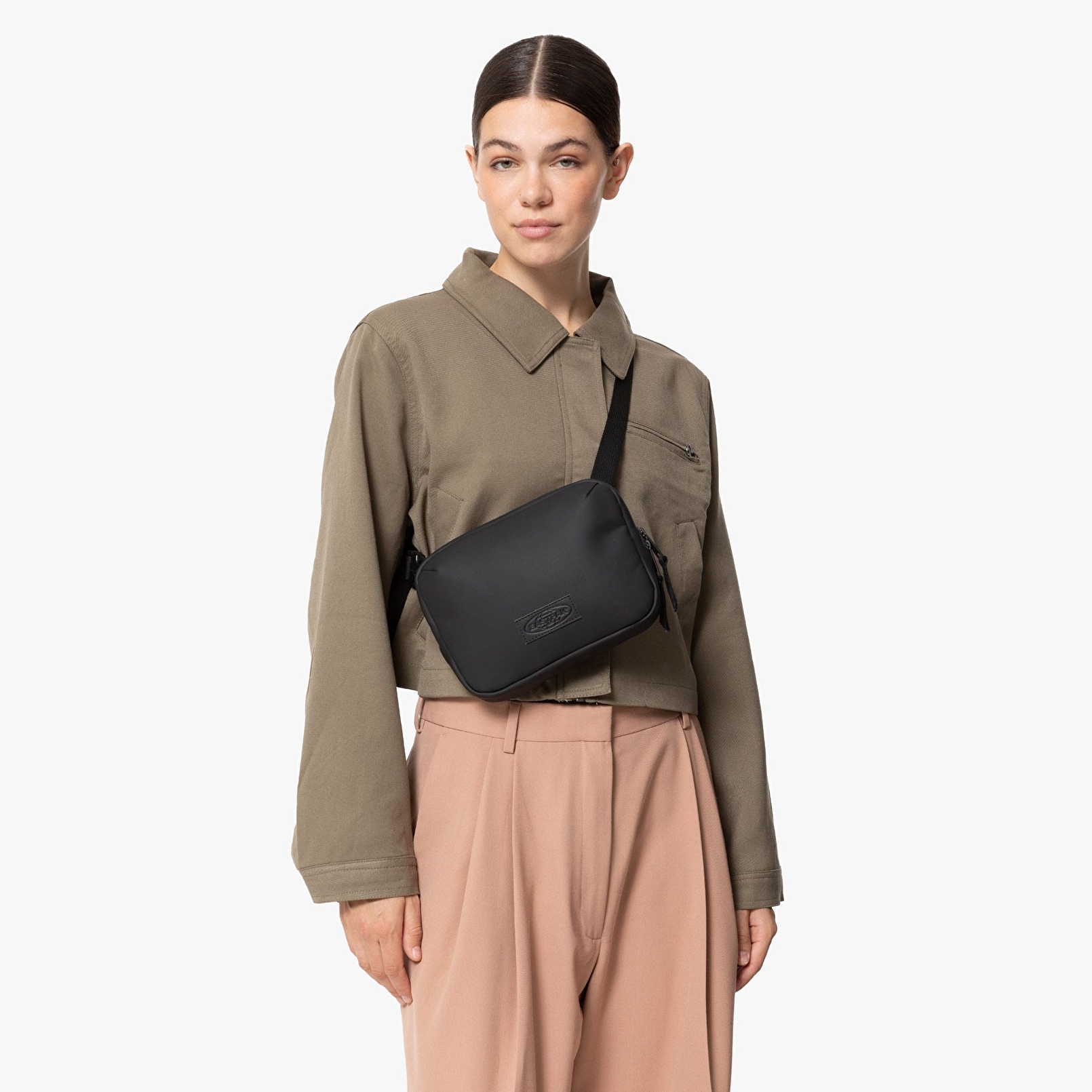 Eastpak ARJAN CNNCT F MATTE BLACK OMUZ ÇANTASI