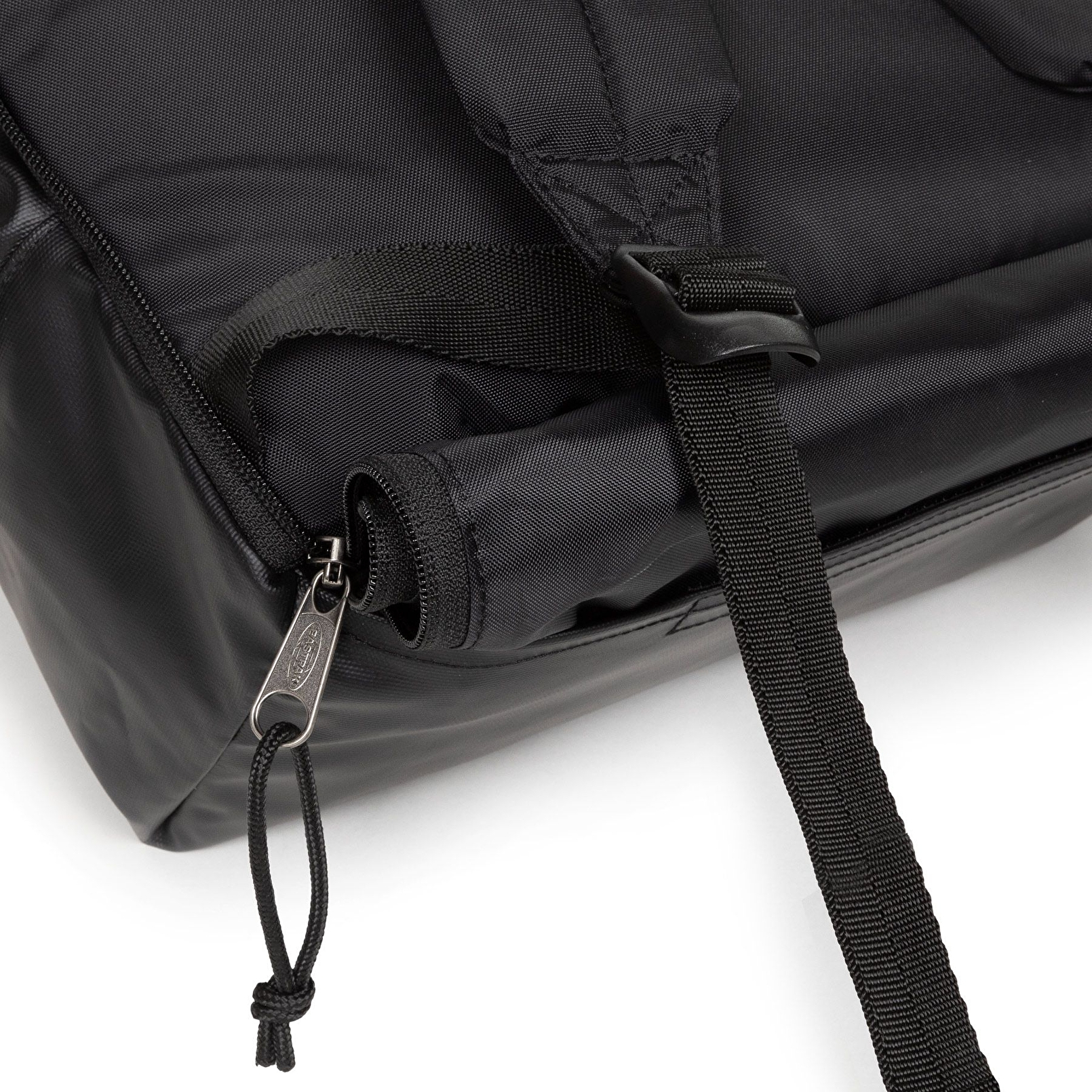 Eastpak UP ROLL BIKE TARP BLACK SIRT ÇANTASI