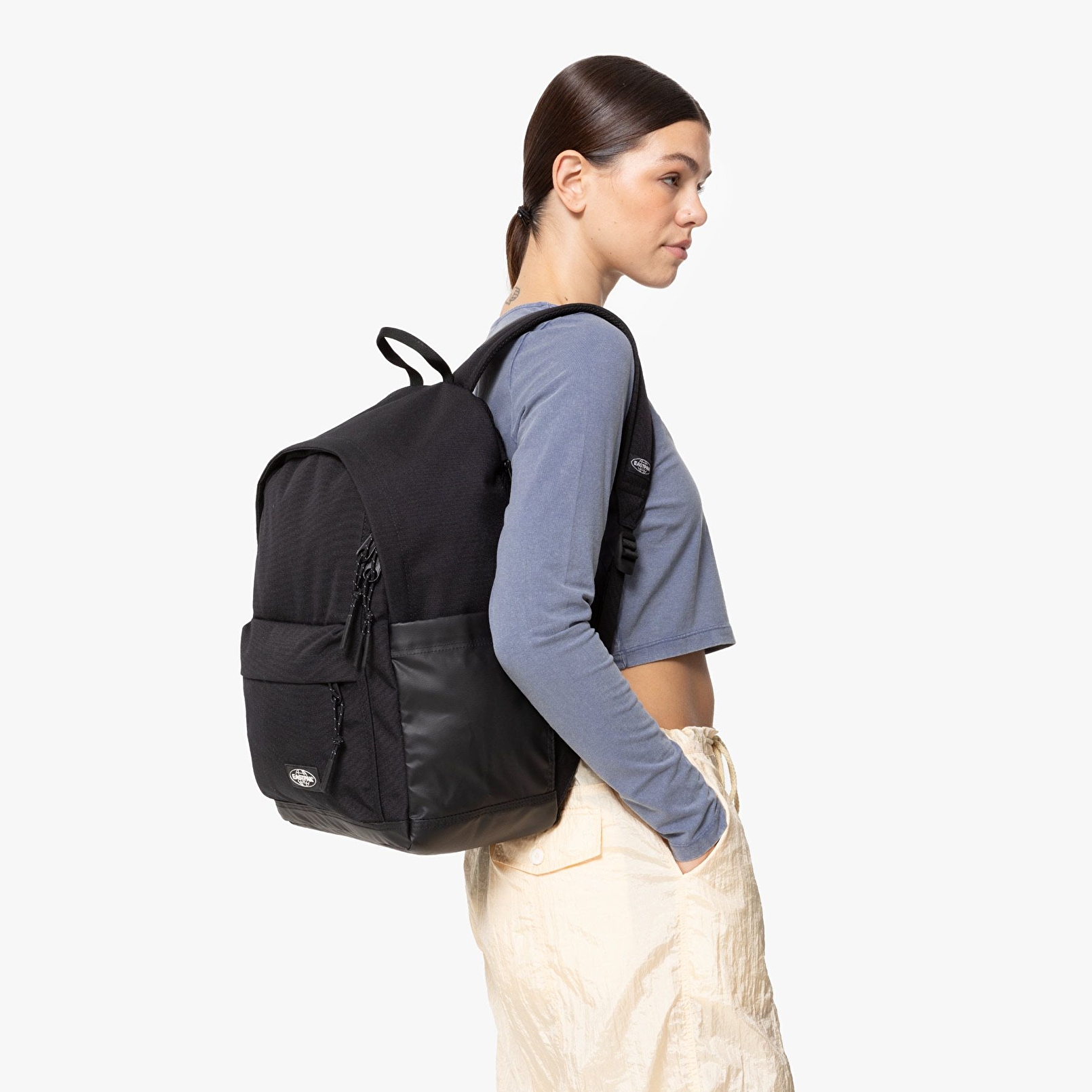Eastpak ICON PAK'R ON BLACK SIRT ÇANTASI