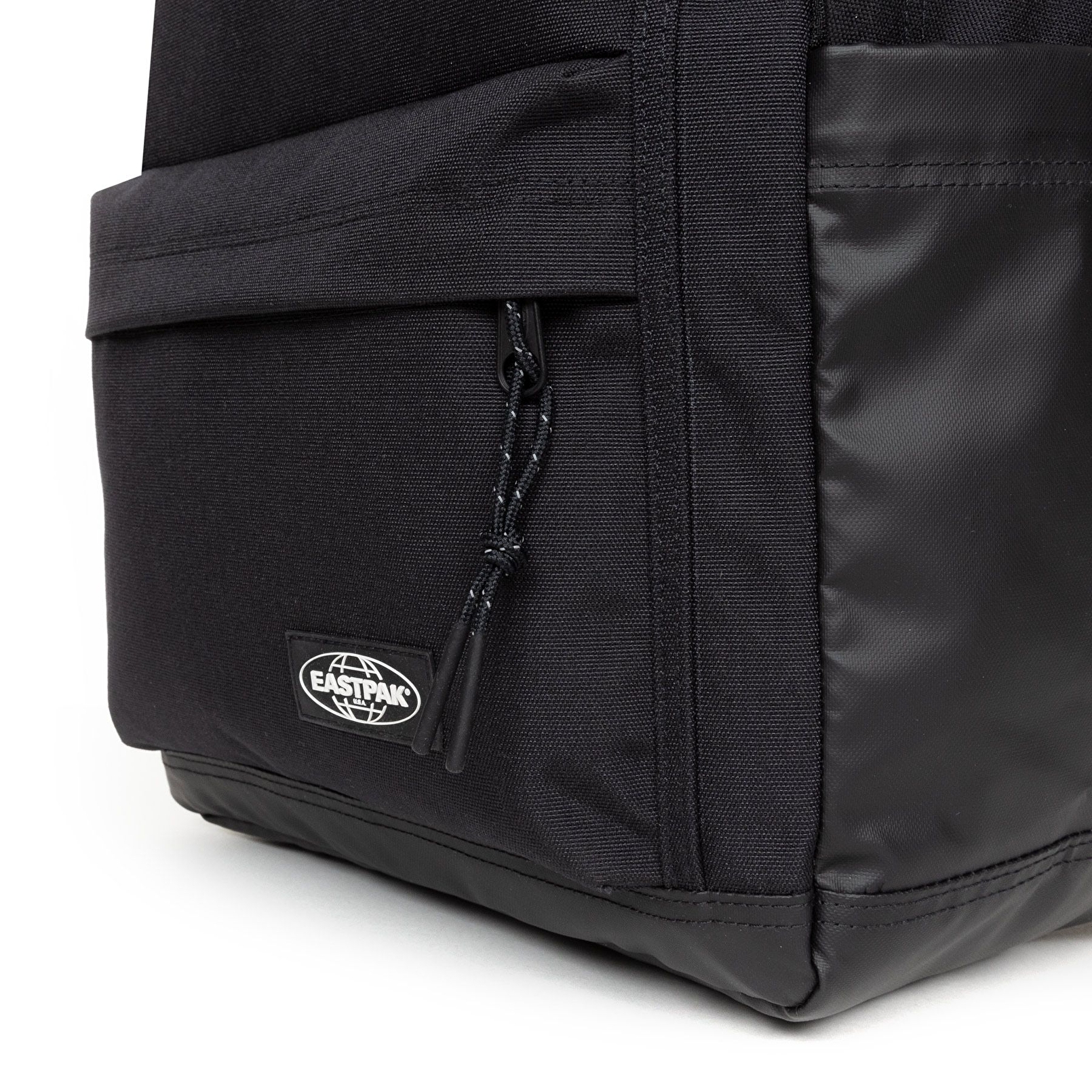 Eastpak ICON PAK'R ON BLACK SIRT ÇANTASI