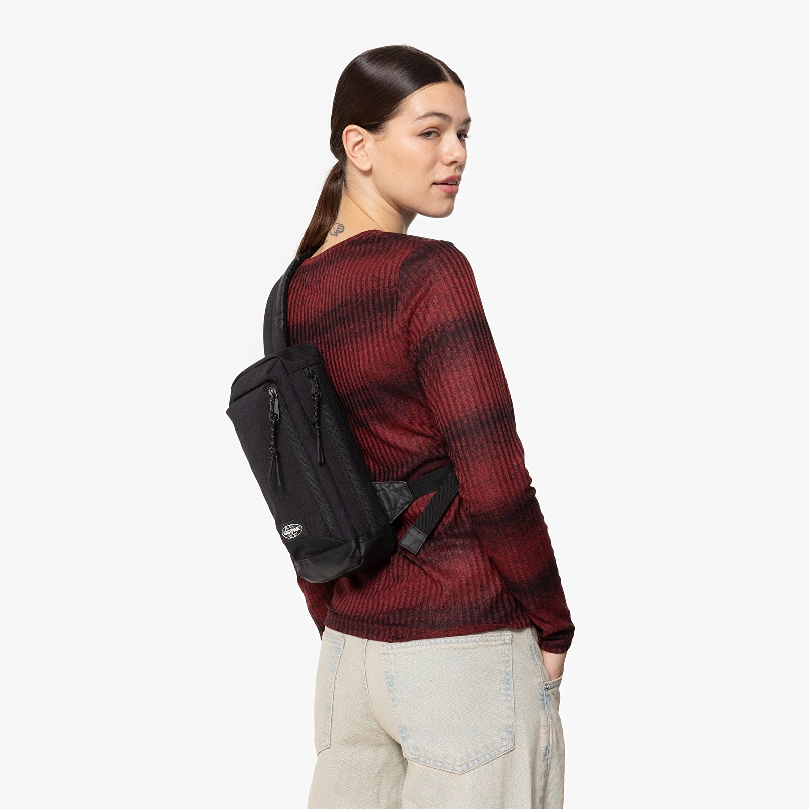 Eastpak ICON SLING ON BLACK SIRT ÇANTASI