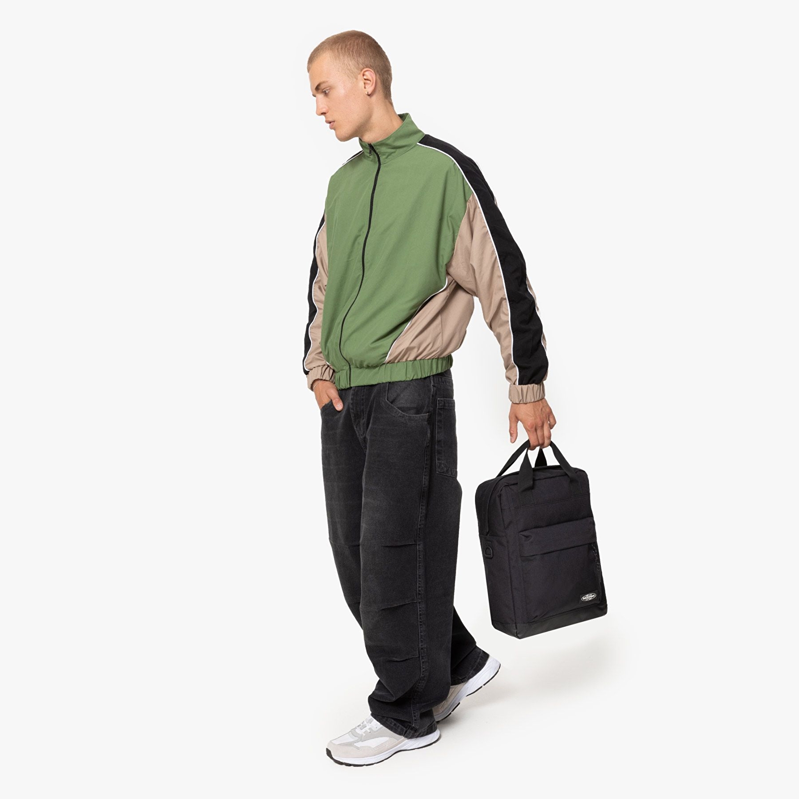 Eastpak ICON TOTEPACK ON BLACK SIRT ÇANTASI