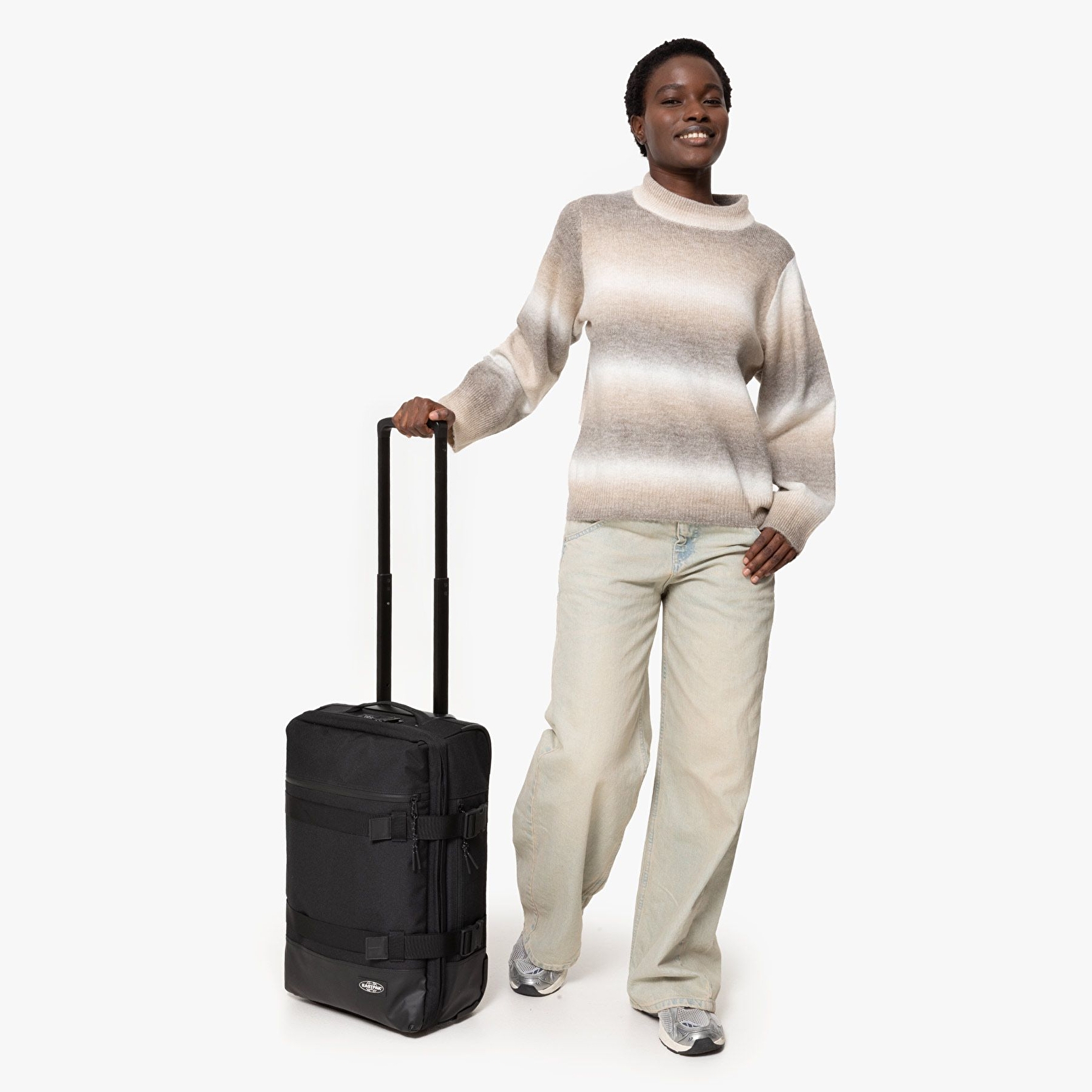 Eastpak ICON TRAVEL'R S ON BLACK TEKERLEKLİ VALİZ