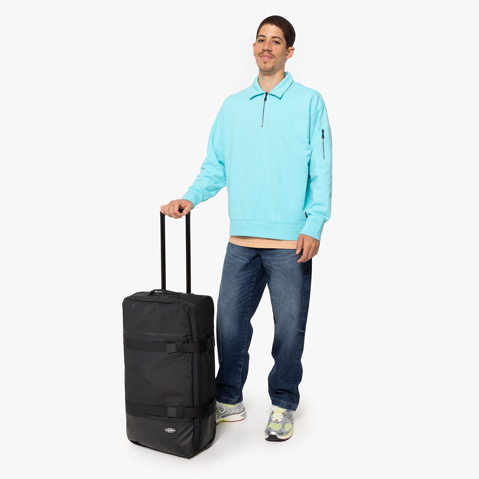 Eastpak ICON TRAVEL'R M ON BLACK TEKERLEKLİ VALİZ