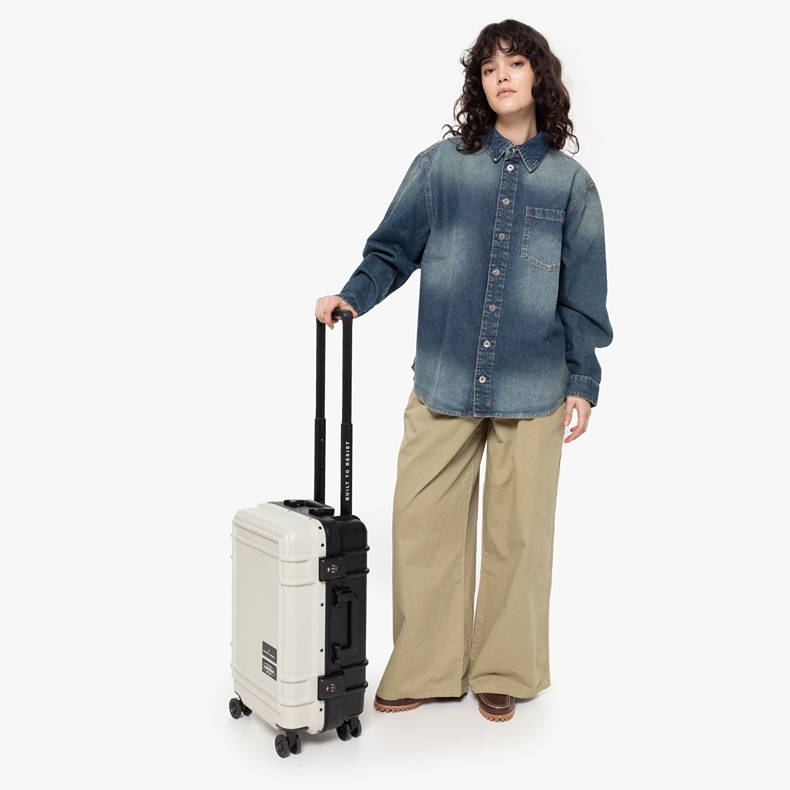 Eastpak BASQUIAT X EASTPAK RESIST'R CASE S BASQUIAT PEGASUS TEKERLEKLİ VALİZ