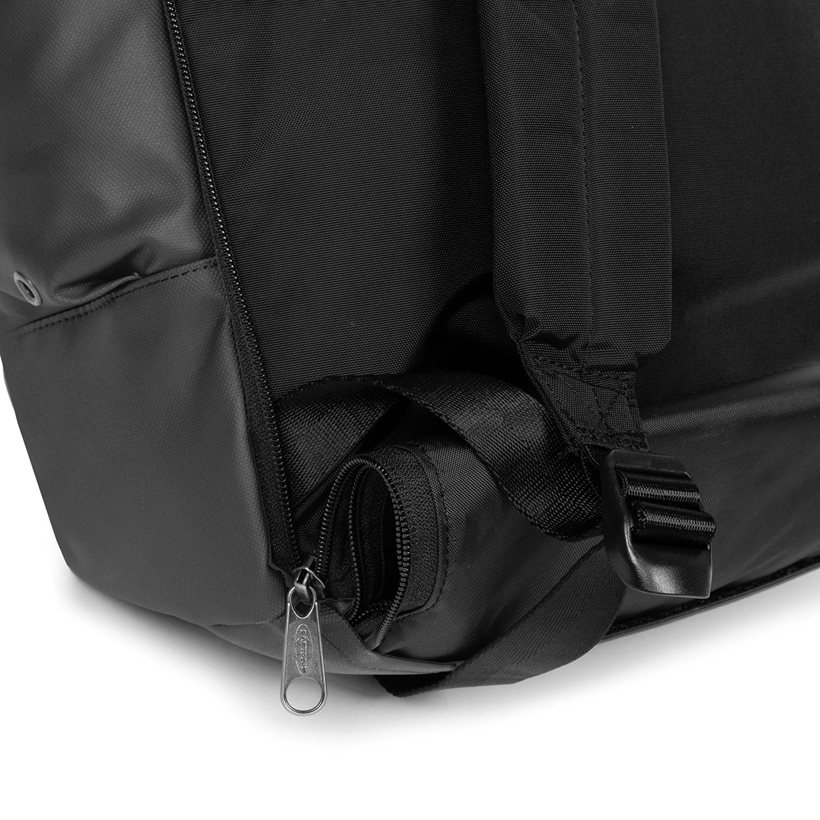 Eastpak UP ROLL BIKE TARP BLACK2 SIRT ÇANTASI