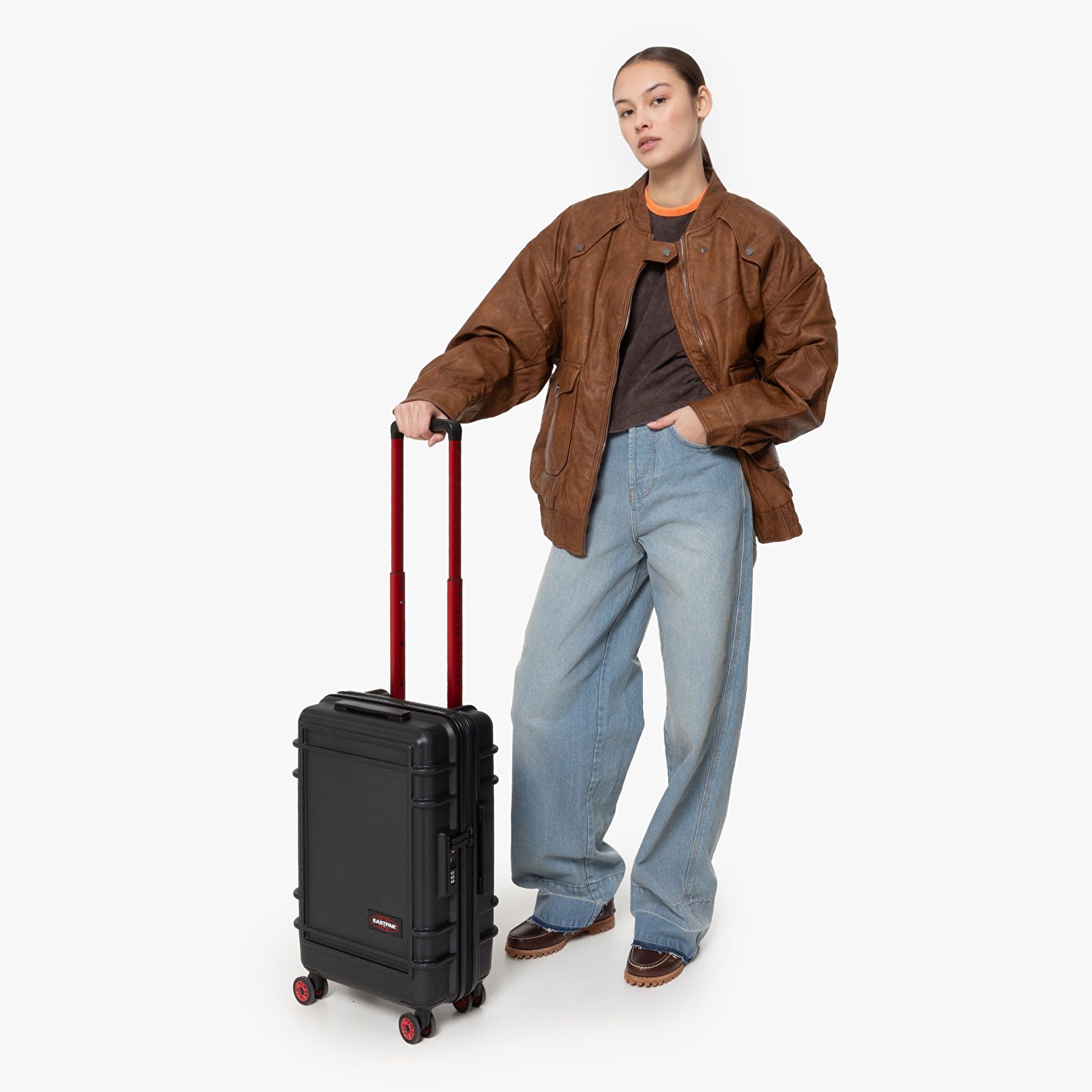 Eastpak RESIST'R ZIP CABIN BLACK TEKERLEKLİ VALİZ