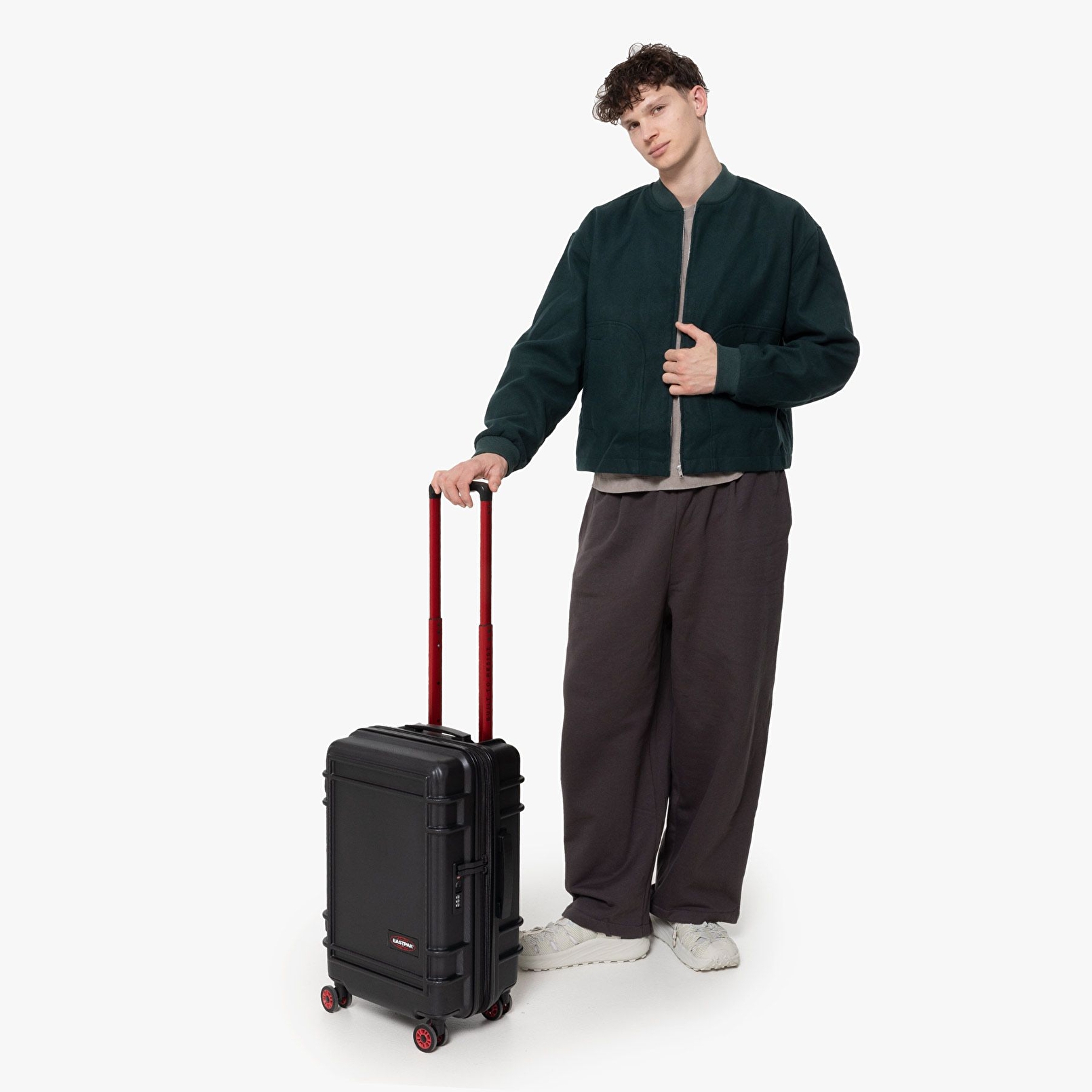 Eastpak RESIST'R ZIP S BLACK TEKERLEKLİ VALİZ