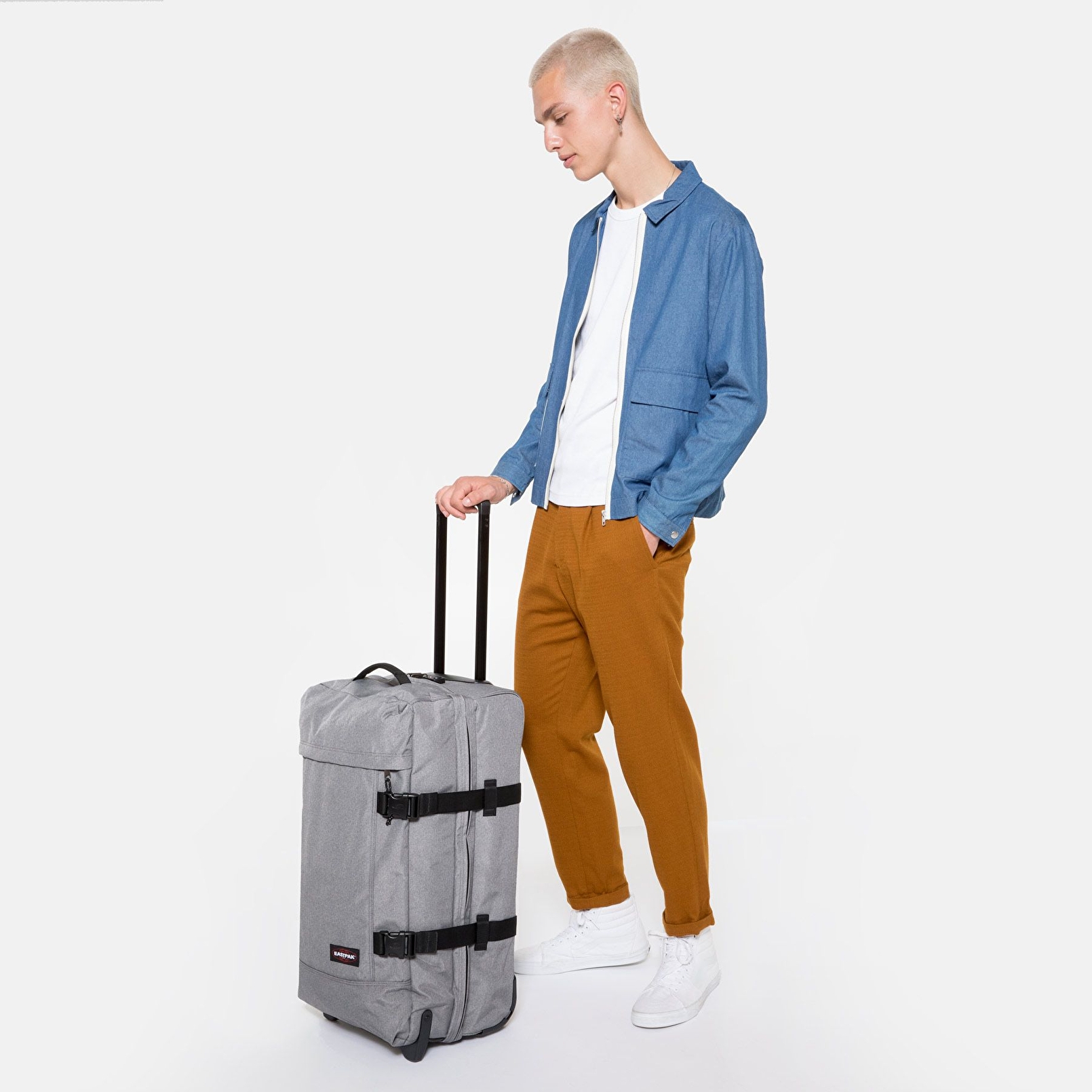 Eastpak TRANVERZ M SUNDAY GREY TEKERLEKLİ VALİZ