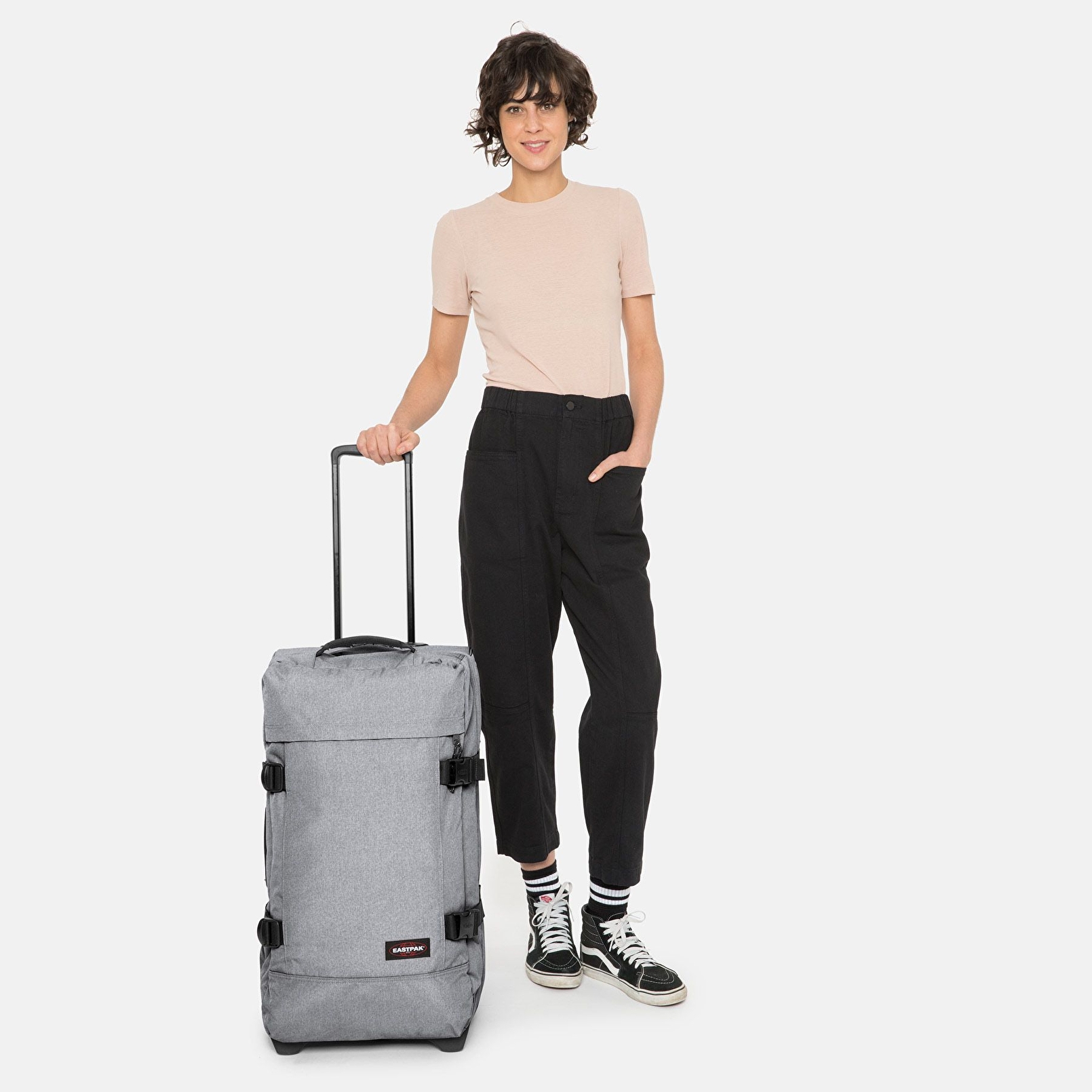 Eastpak TRANVERZ M SUNDAY GREY TEKERLEKLİ VALİZ