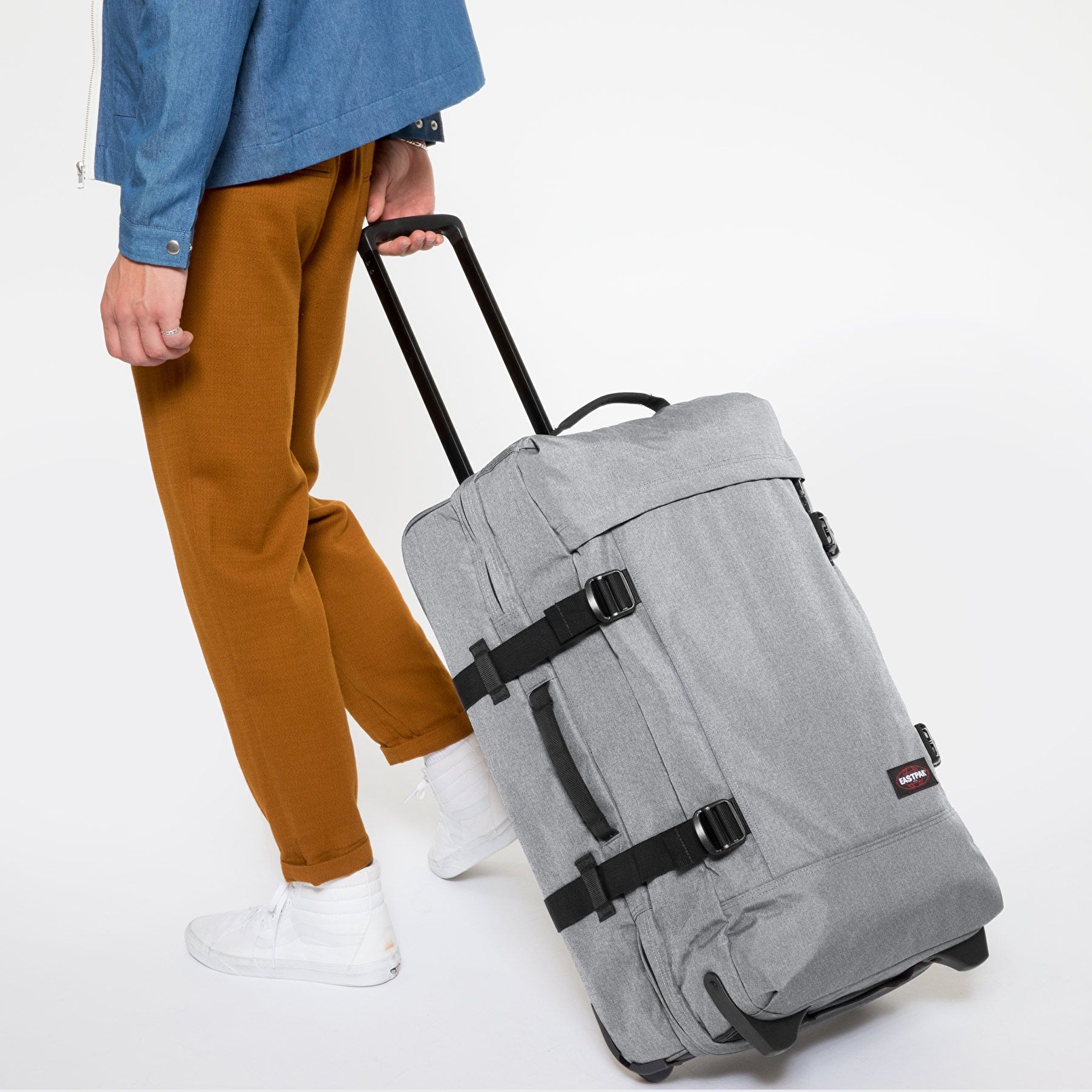 Eastpak TRANVERZ M SUNDAY GREY TEKERLEKLİ VALİZ