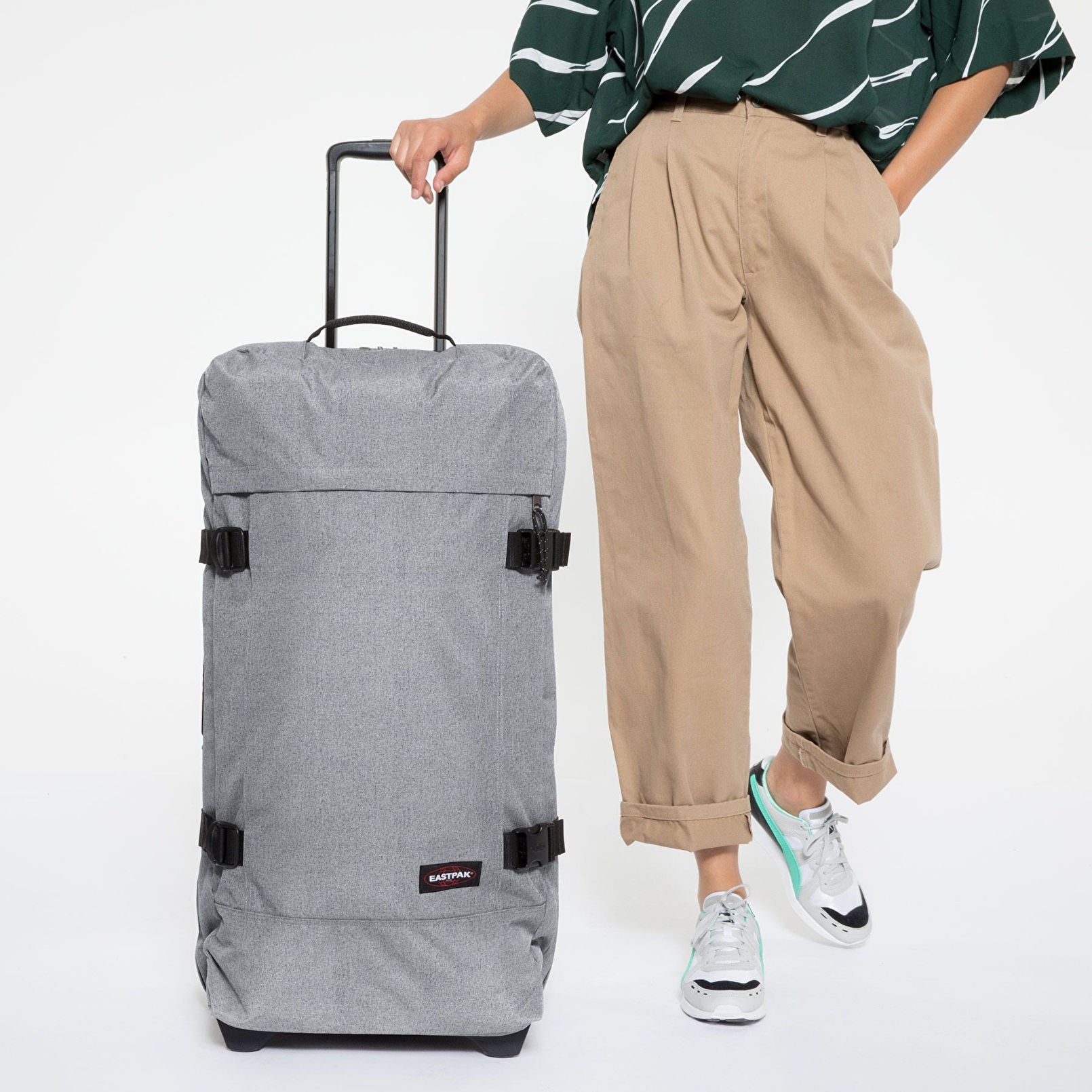 Eastpak TRANVERZ L SUNDAY GREY TEKERLEKLİ VALİZ