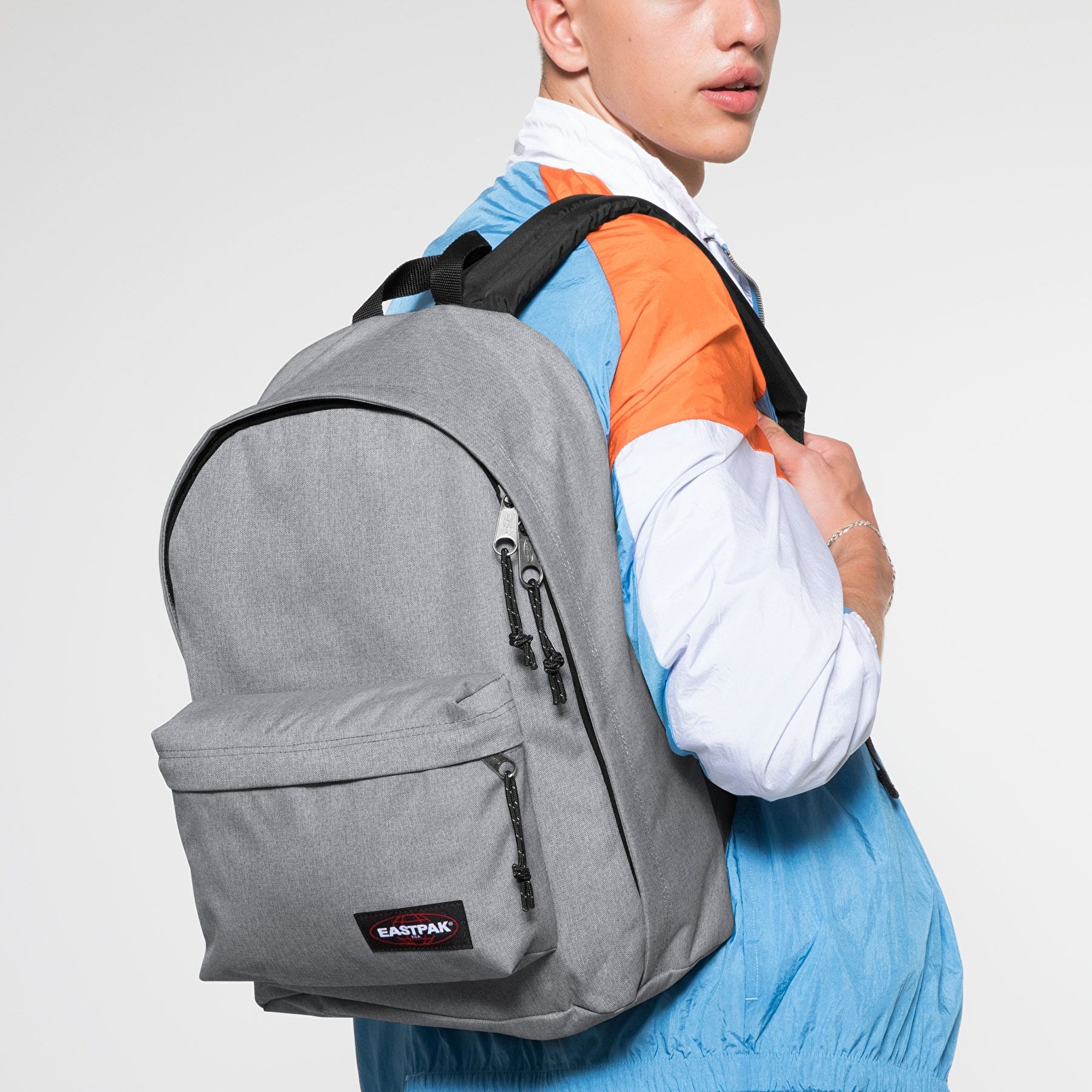 Eastpak OUT OF OFFICE SUNDAY GREY SIRT ÇANTASI