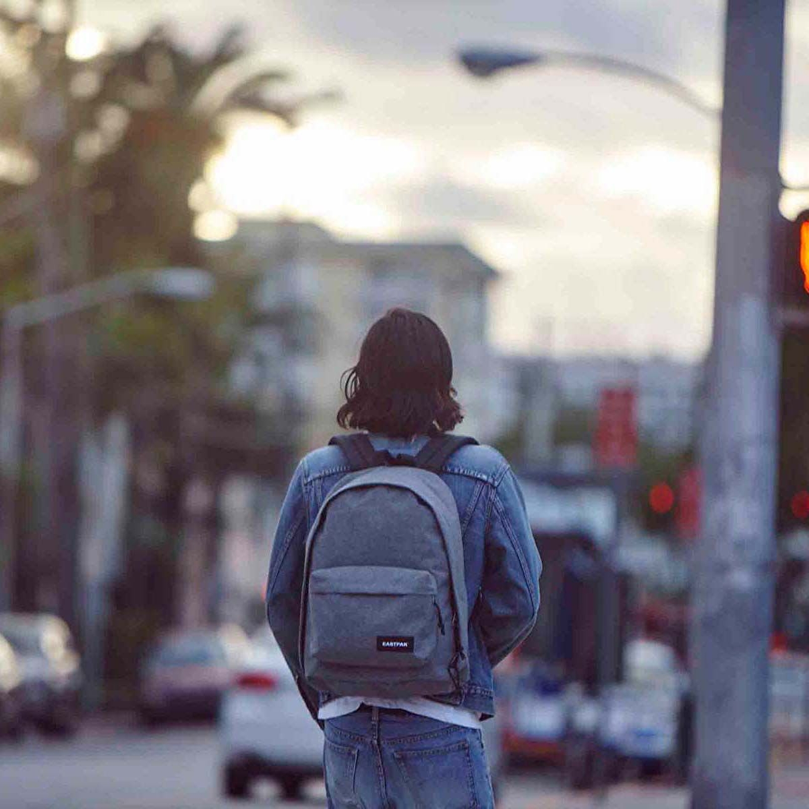 Eastpak OUT OF OFFICE SUNDAY GREY SIRT ÇANTASI