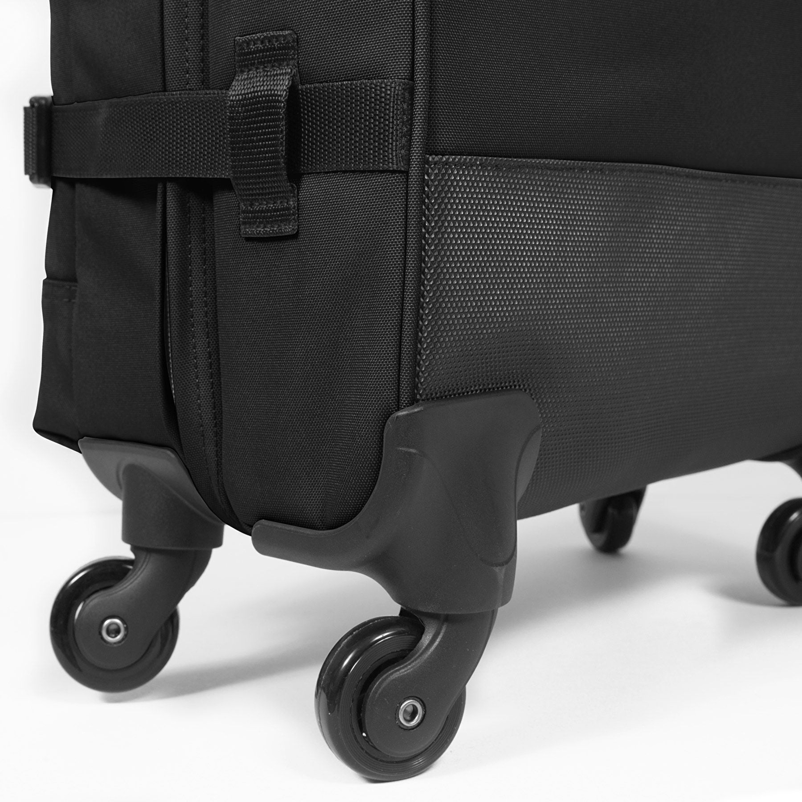 Eastpak TRANS4 S BLACK TEKERLEKLİ VALİZ