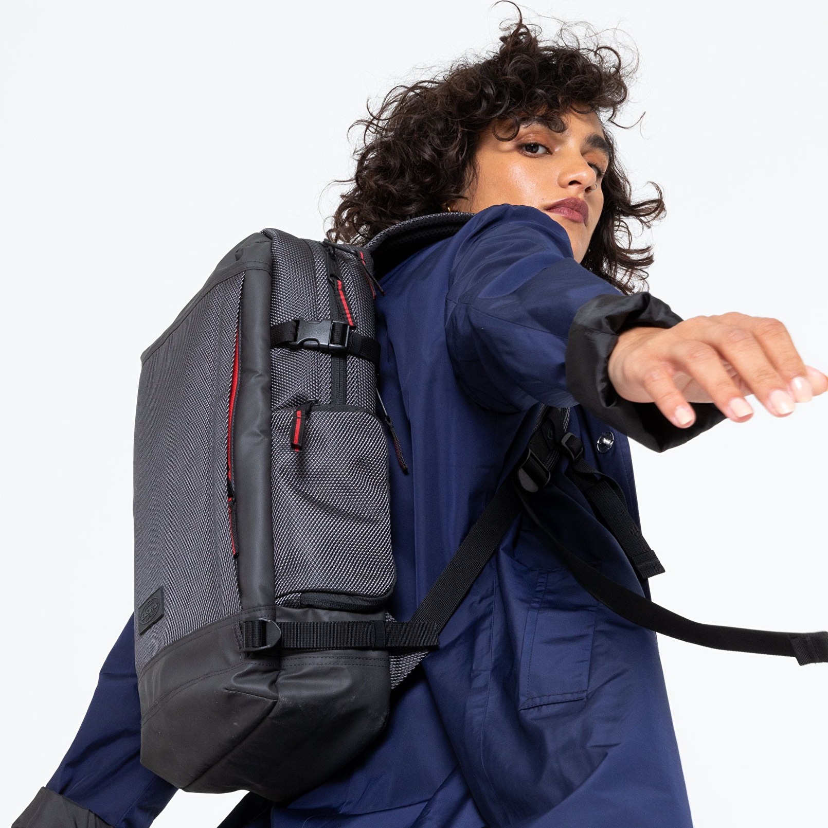 Eastpak TECUM M CNNCT ACCENT GREY SIRT ÇANTASI