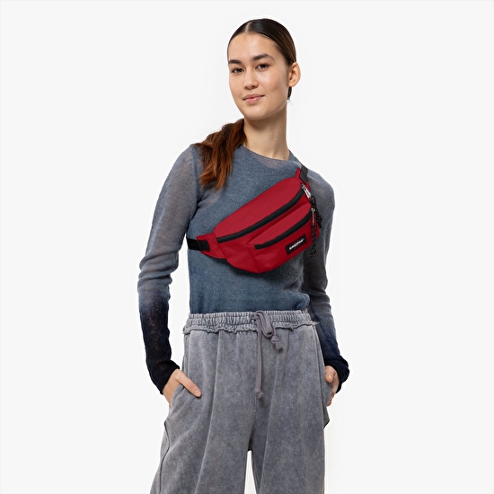 Eastpak DOGGY BAG SCARLET RED BEL ÇANTASI