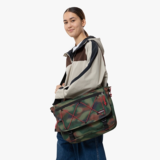 Eastpak DELEGATE + OUTSITE CAMO OMUZ ÇANTASI