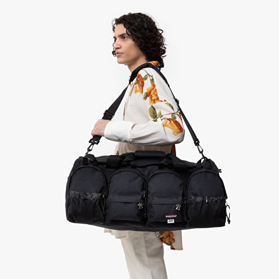 Eastpak AVAVAV X EASTPAK AV READER AVAVAV BLACK SEYAHAT ÇANTASI