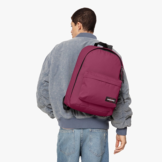 Eastpak OUT OF OFFICE WINE BURGUNDY SIRT ÇANTASI