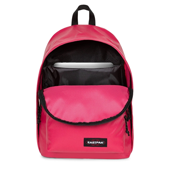 Eastpak OUT OF OFFICE GLOSSY CARMINE SIRT ÇANTASI