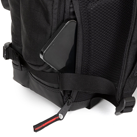 Eastpak TECUM L CNNCT RIP BLACK SIRT ÇANTASI