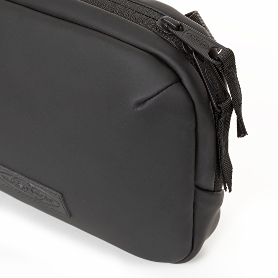 Eastpak ARJAN CNNCT F MATTE BLACK OMUZ ÇANTASI