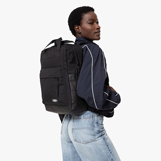 Eastpak ICON TOTEPACK ON BLACK SIRT ÇANTASI